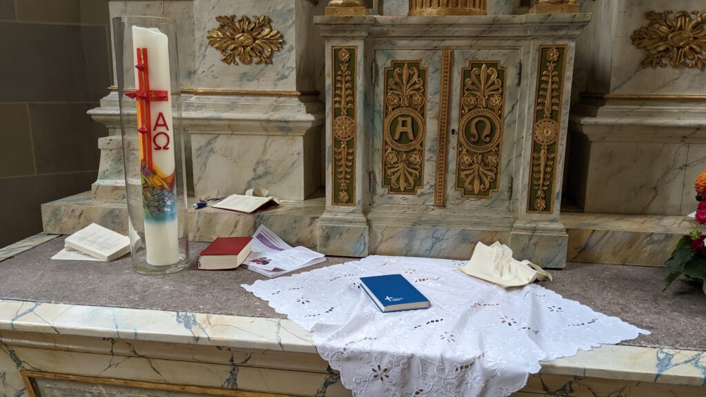 Vandalismus in der Martinskapelle, Altar