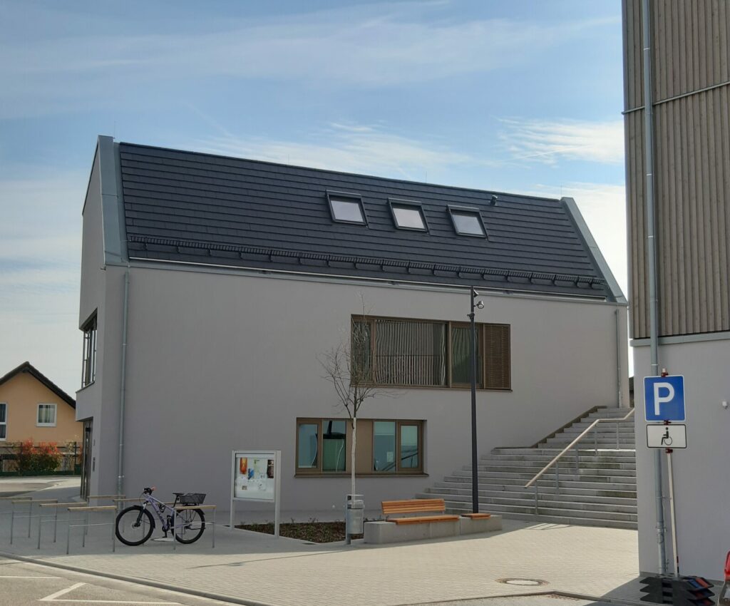 Seitenansicht auf der Gemeindezentrum Heidelsheim