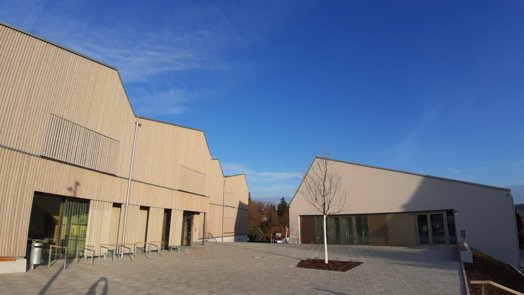 Haupteingangsbereiche Kindergarten und Gemeindezentrum